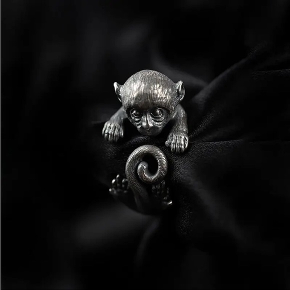 Adjustable monkey ring, Silvertone - Picture 2 of 6
